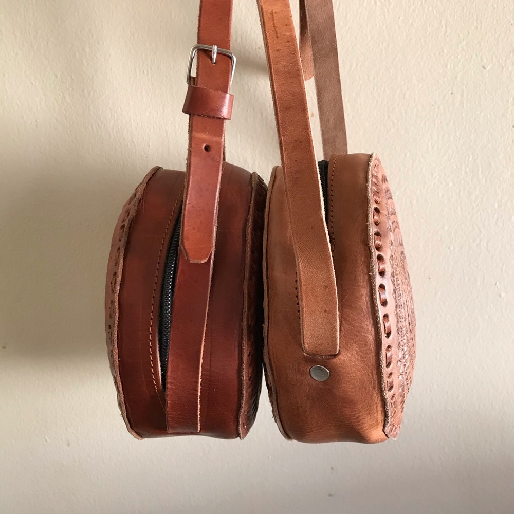 Small Leather Round Chiapas Bag - Picture 4 of 8